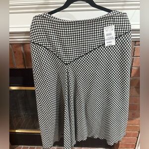 Chic Houndstooth A-Line Skirt